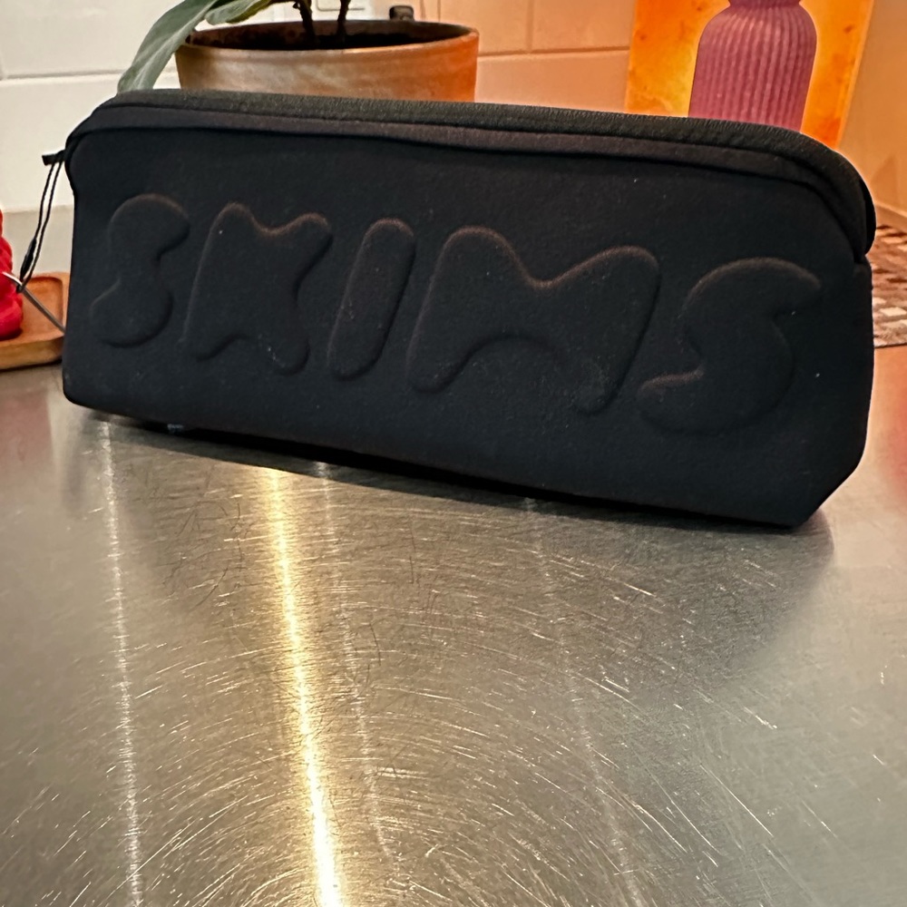 SKIMS large travel bag

#skims # travel #makeup #lingerie